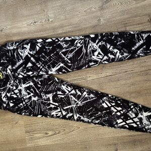 Old Navy Black and White Abstract Leggings, size medium